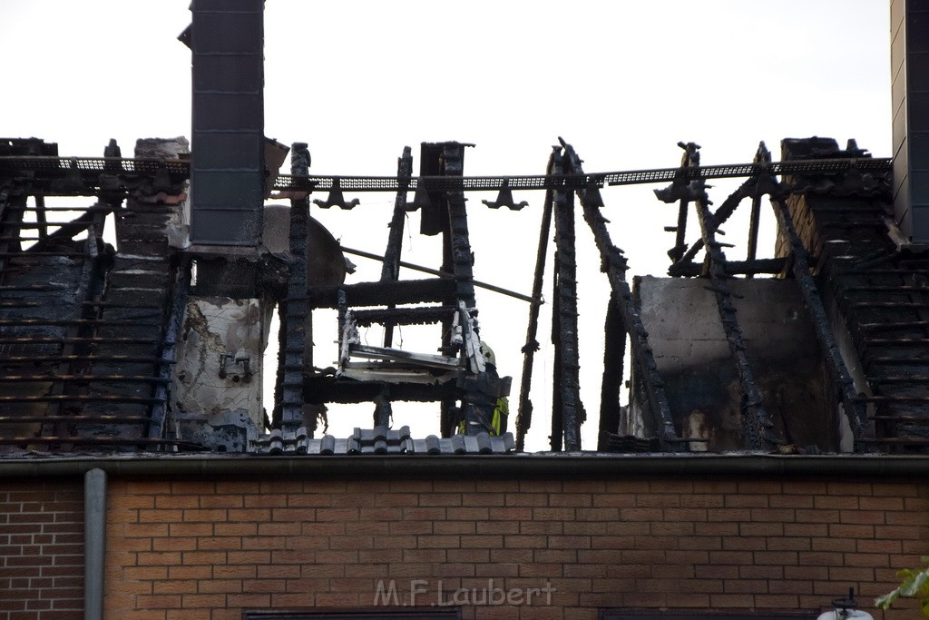 Feuer 2 Vollbrand Reihenhaus Roggendorf Berrischstr P169.JPG - Miklos Laubert